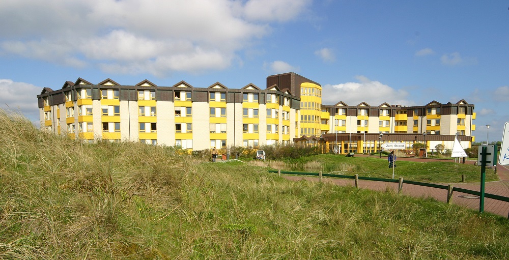Die Knappschafts-Klinik Borkum von außen. Die Knappschafts-Klinik Borkum von außen.