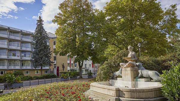 Die Paul-Ehrlich-Klinik in Bad Homburg mit Parklandschaft. Die Paul-Ehrlich-Klinik in Bad Homburg mit Parklandschaft.