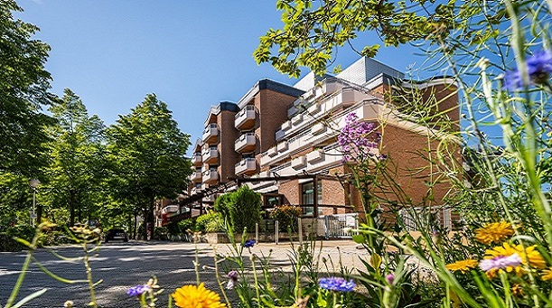 Die Knappschafts-Klinik Bad Neuenahr-Ahrweiler von außen. Die Knappschafts-Klinik Bad Neuenahr-Ahrweiler von außen.