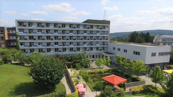 Die Knappschafts-Klinik Bad Soden-Salmünster mit erholsamer Parkanlage. Die Knappschafts-Klinik Bad Soden-Salmünster mit erholsamer Parkanlage.