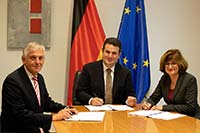 Dr. Manfred Schmidt - Vizepräsident BVA - ,  Hubertus Heil - Bundesminister - und Bettina am Orde - Ersten Direktorin der DRV KBS Dr. Manfred Schmidt - Vizepräsident BVA - ,  Hubertus Heil - Bundesminister - und Bettina am Orde - Ersten Direktorin der DRV KBS