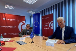 Direktor Andreas Gülker und Staatssekretär Dr. Rolf Schmachtenberg (im Bild rechts) Ende August 2020 in Cottbus. 