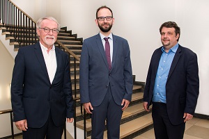 Im Bild v.l.n.r.: Heinz-Günter Held, Fabian Schütz und Dennis Radtke Im Bild v.l.n.r.: Heinz-Günter Held, Fabian Schütz und Dennis Radtke