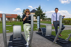 Bettina am Orde und Prof. Dr. Uli Paetzel besuchten die Bewegungsinseln. Bettina am Orde und Prof. Dr. Uli Paetzel besuchten die Bewegungsinseln.