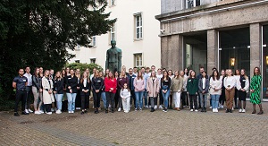 47 Regierungsinspektoranwärterinnen und -anwärter beginnen ihr duales Studium. 47 Regierungsinspektoranwärterinnen und -anwärter beginnen ihr duales Studium.