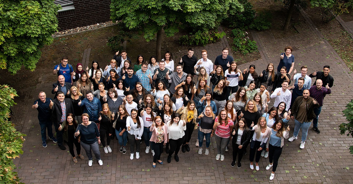 Die neue Gruppe an Azubis der KBS. Die neue Gruppe an Azubis der KBS.