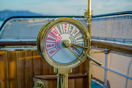 Ein Maschienentelegraf auf einem Schiff. Ein Maschienentelegraf auf einem Schiff.