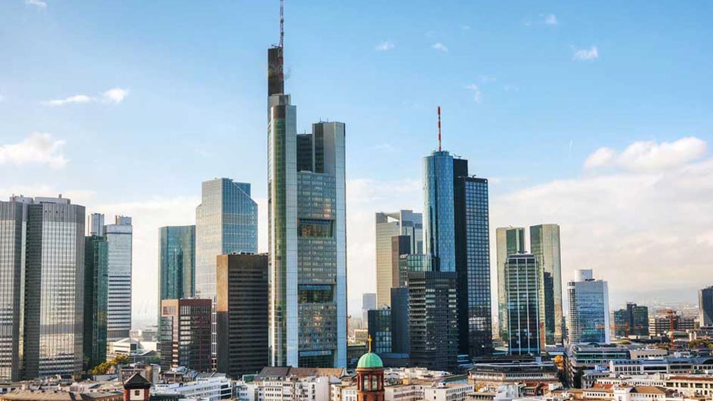 Mit der Vielzahl von Wolkenkratzern hat Frankfurt eine ganz besondere Skyline - das macht die Stadt in Deutschland einzigartig.