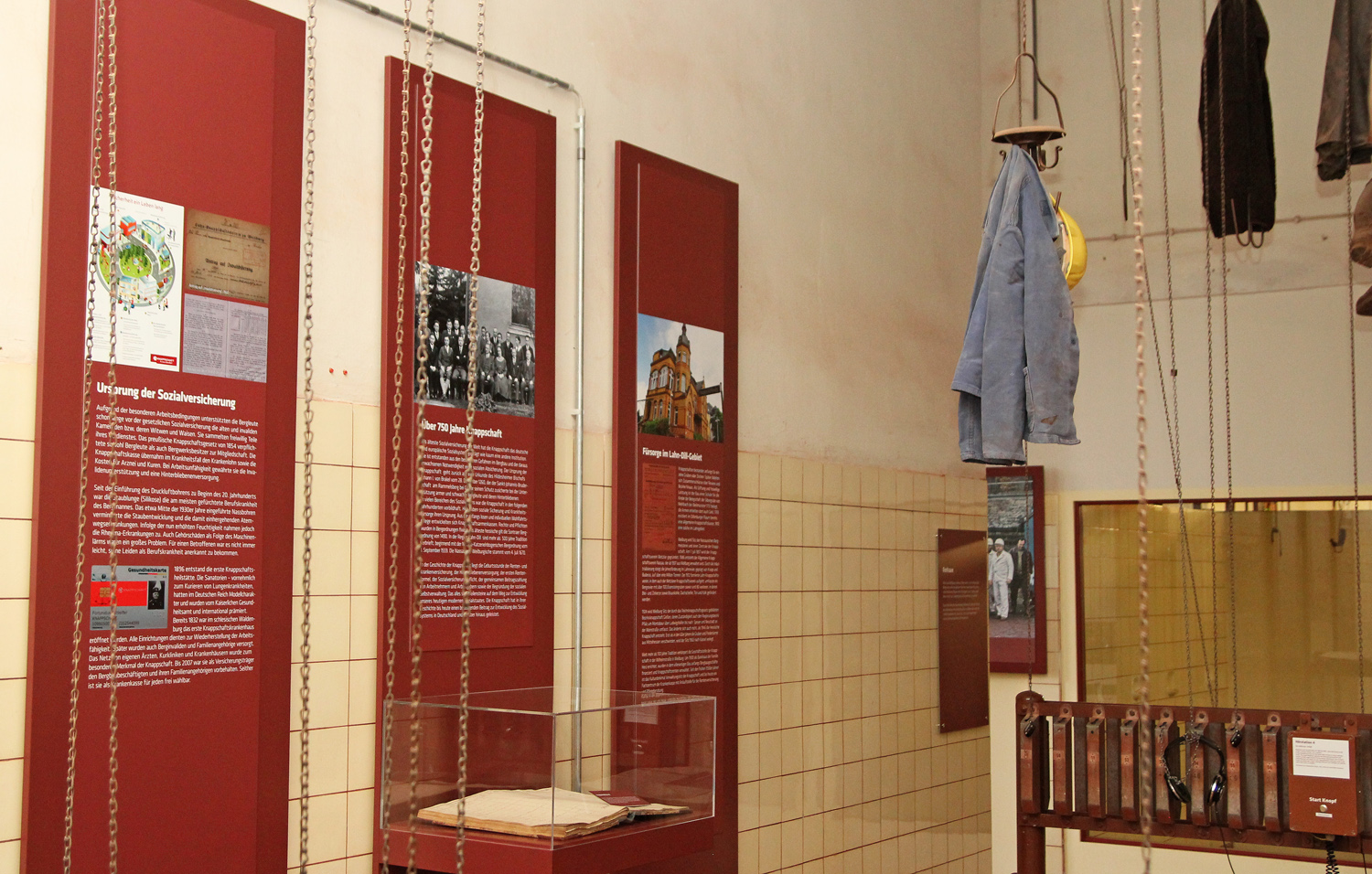 Informationen zur regionalen Historie der Knappschaft in der Museumskaue der Grube Fortuna Informationen zur regionalen Historie der Knappschaft in der Museumskaue der Grube Fortuna