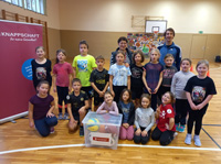 Mit viel Spaß und Elan dabei. Mädchen und Jungen der Grundschule in Oechsen. Mit viel Spaß und Elan dabei. Mädchen und Jungen der Grundschule in Oechsen.