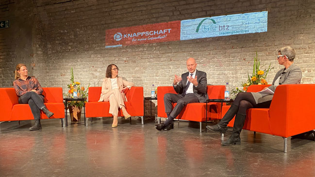 Talk und Diskussionsveranstaltung am 12.10.2021 im Livestream Talk und Diskussionsveranstaltung am 12.10.2021 im Livestream