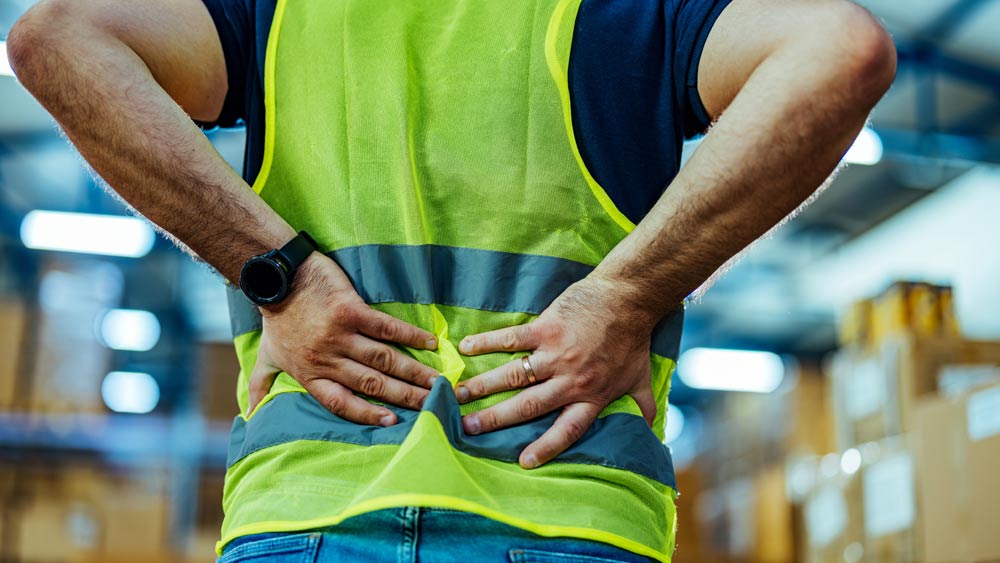 Bei der Arbeit auf den Rücken achten Bei der Arbeit auf den Rücken achten