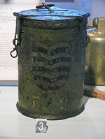 Eine Büchse für Büchsenpfennige. Eine Büchse für Büchsenpfennige.