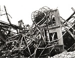 Ein Bild von zusammengebrochenen Stahlträgern. Ein Bild von zusammengebrochenen Stahlträgern.