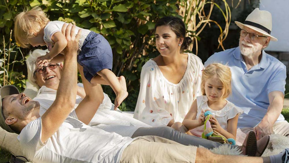 Eine Familie beim Picknick Eine Familie beim Picknick